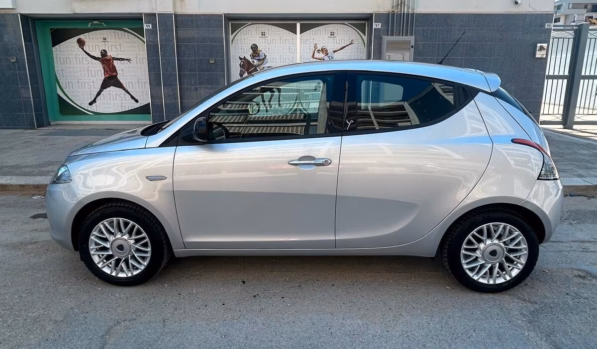 Lancia Ypsilon 1.2 69 CV 5 porte Gold