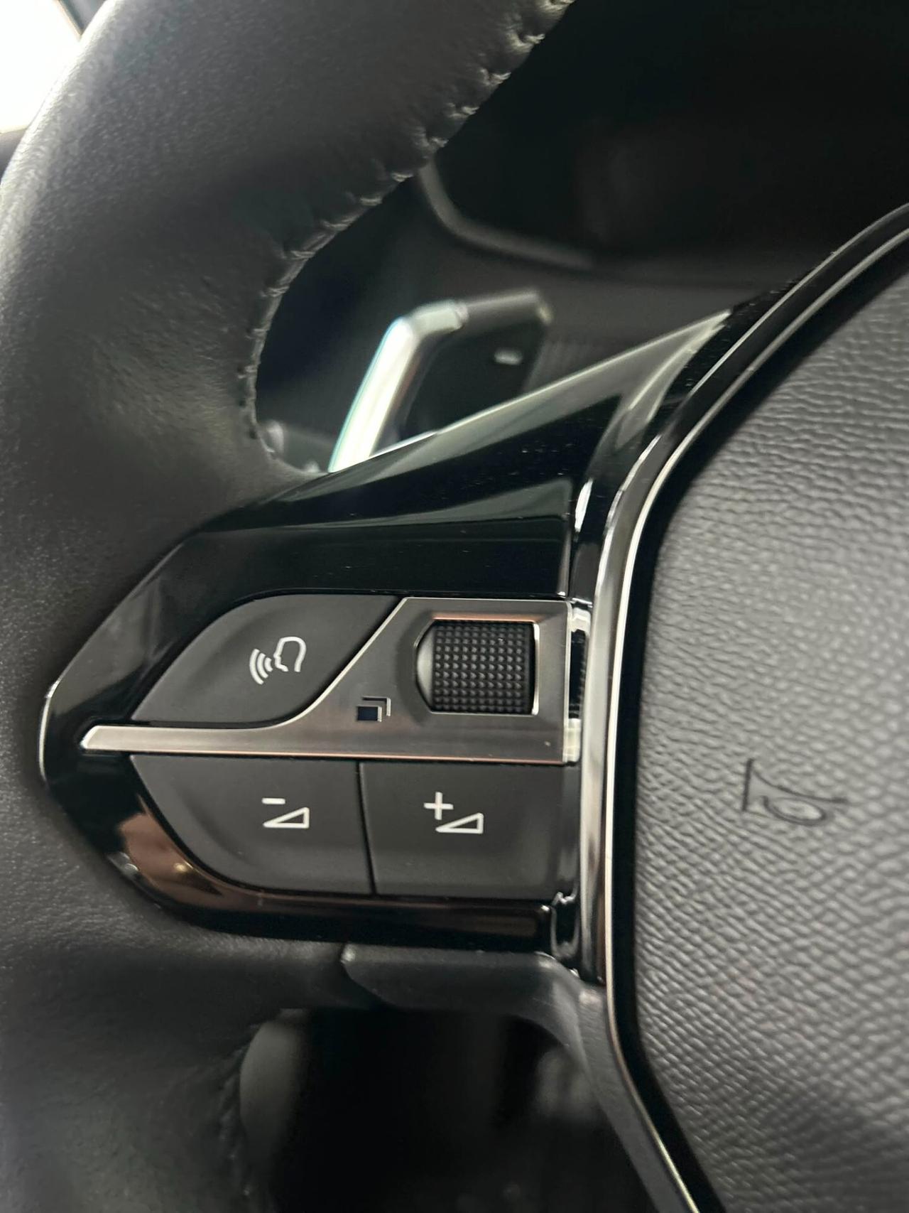 Peugeot 208 Hybrid Benzina 136 e-DCS6 Allure