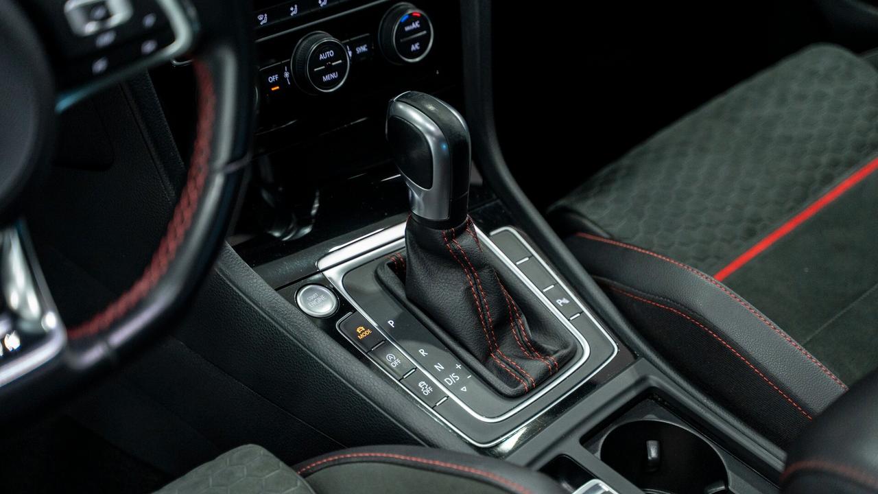 Volkswagen Golf GTI 7.5 PERFORMANCE 245CV DSG TETTO XENO NAVI FULL OPTIONAL