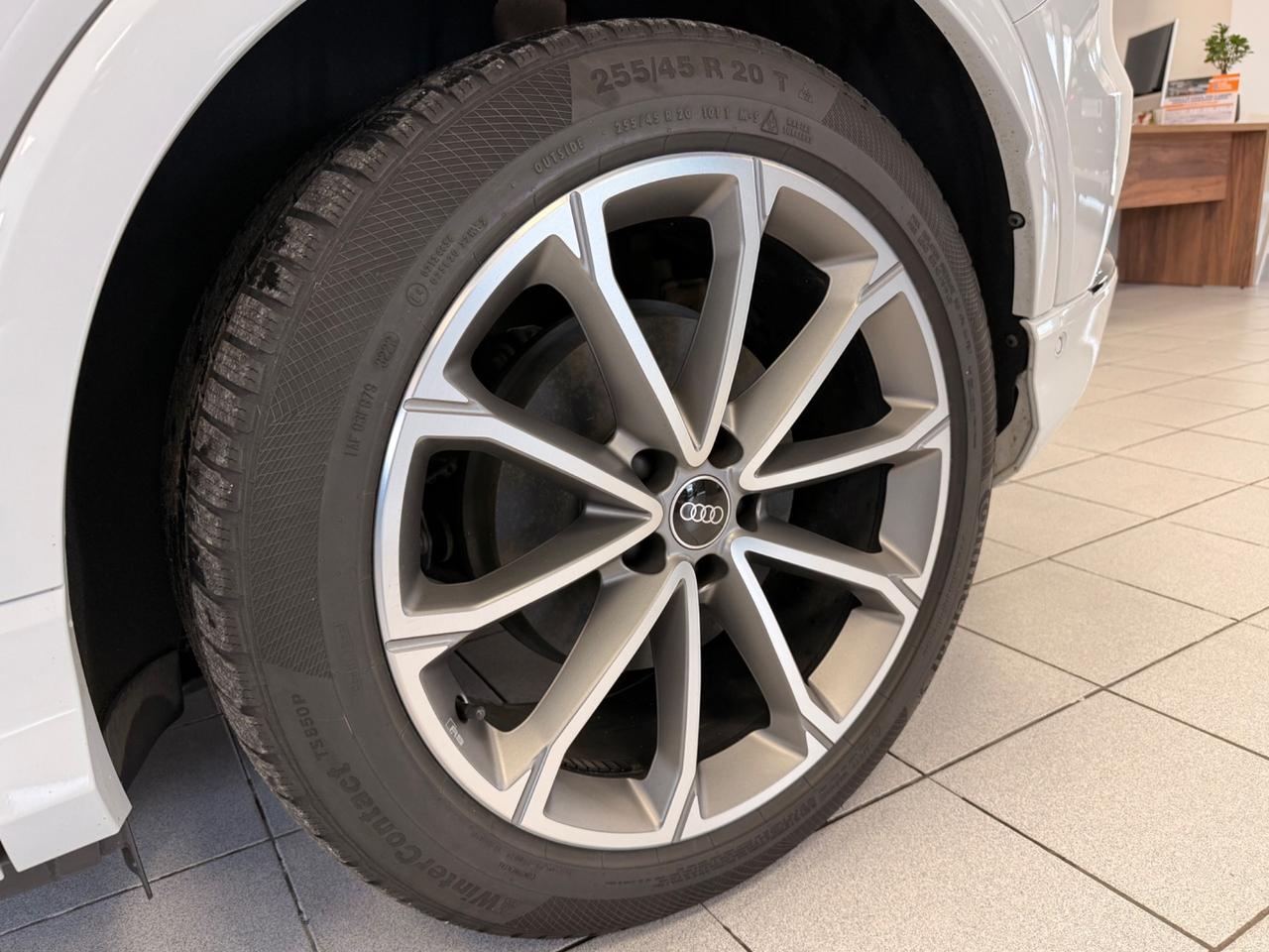 Audi Q4 40 e-tron S line Iva deducibile