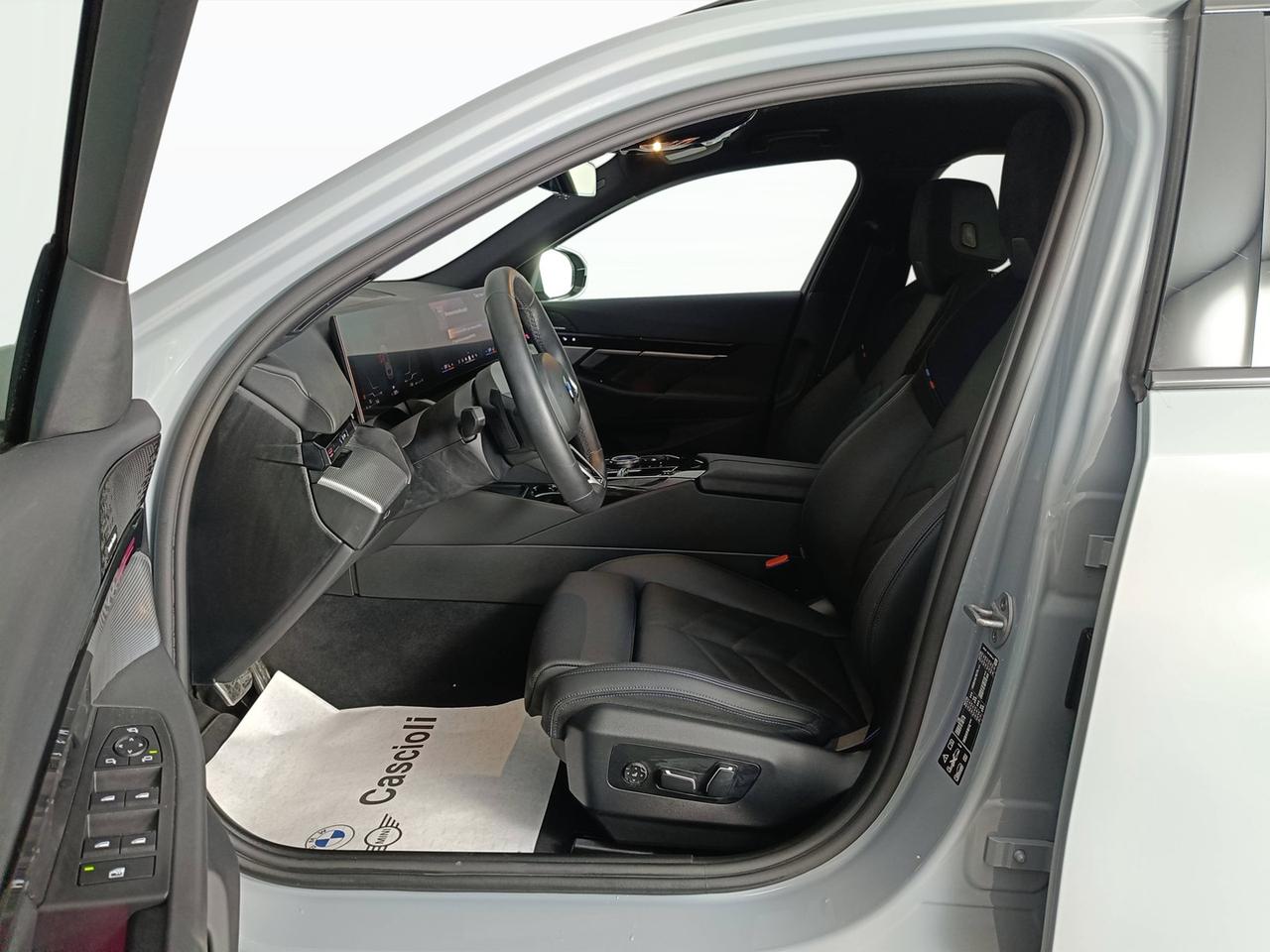 BMW Serie 5 G61 2024 Touring - 520d Touring 48V xdrive MSport Pro auto