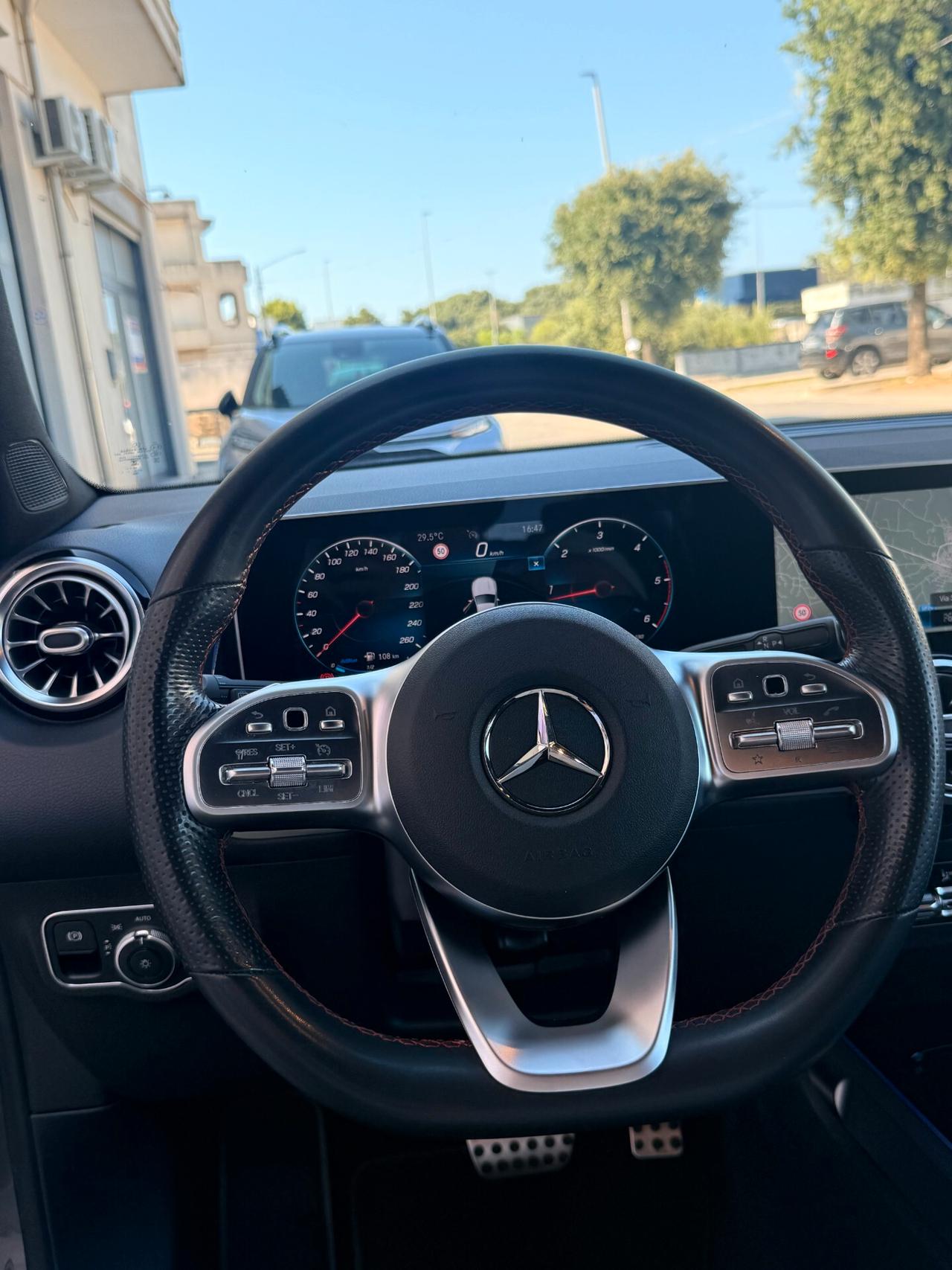 Mercedes-benz GLB 220 d Premium 4matic auto AMG con LUCI SOFFUSE,TELECAMERA,APPLE CARPLAY,NAVI,VIRTUAL COCKPIT,SCHERMO