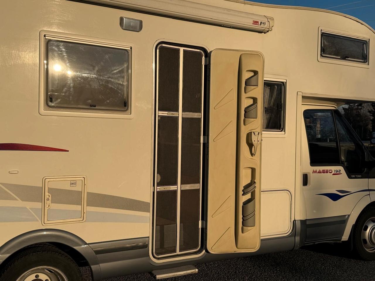 Ford TRANSIT mansardato