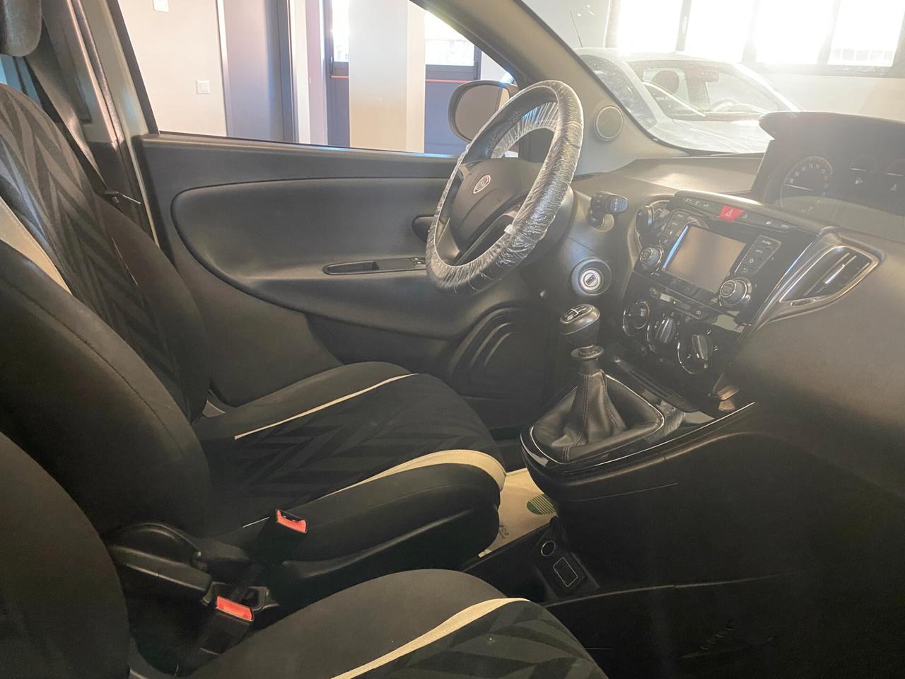 Lancia Ypsilon 1.2 69 CV 5 porte Gold