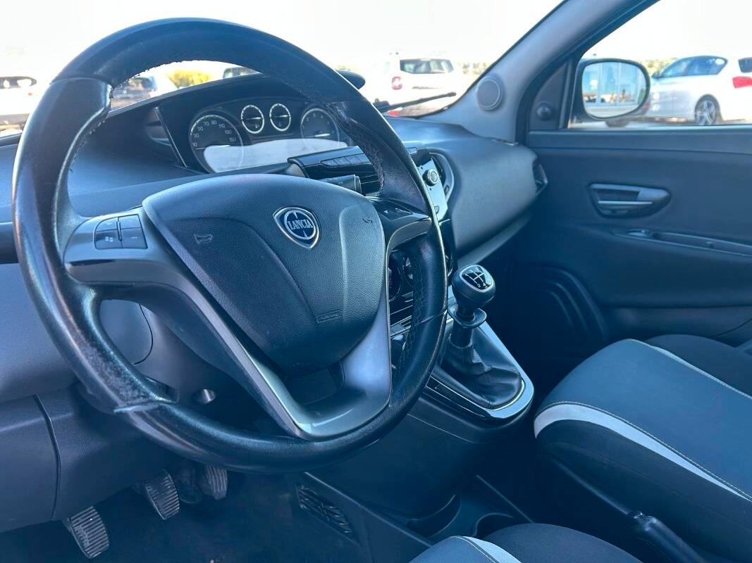 Lancia Ypsilon 1.2 8v Silver c clima 69cv