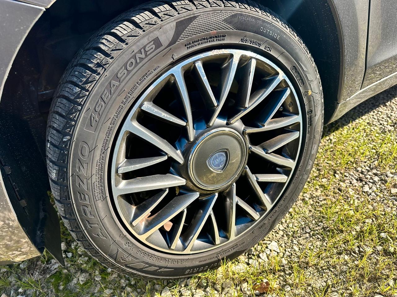 Lancia Ypsilon 1.2 69 CV 5 porte Gold