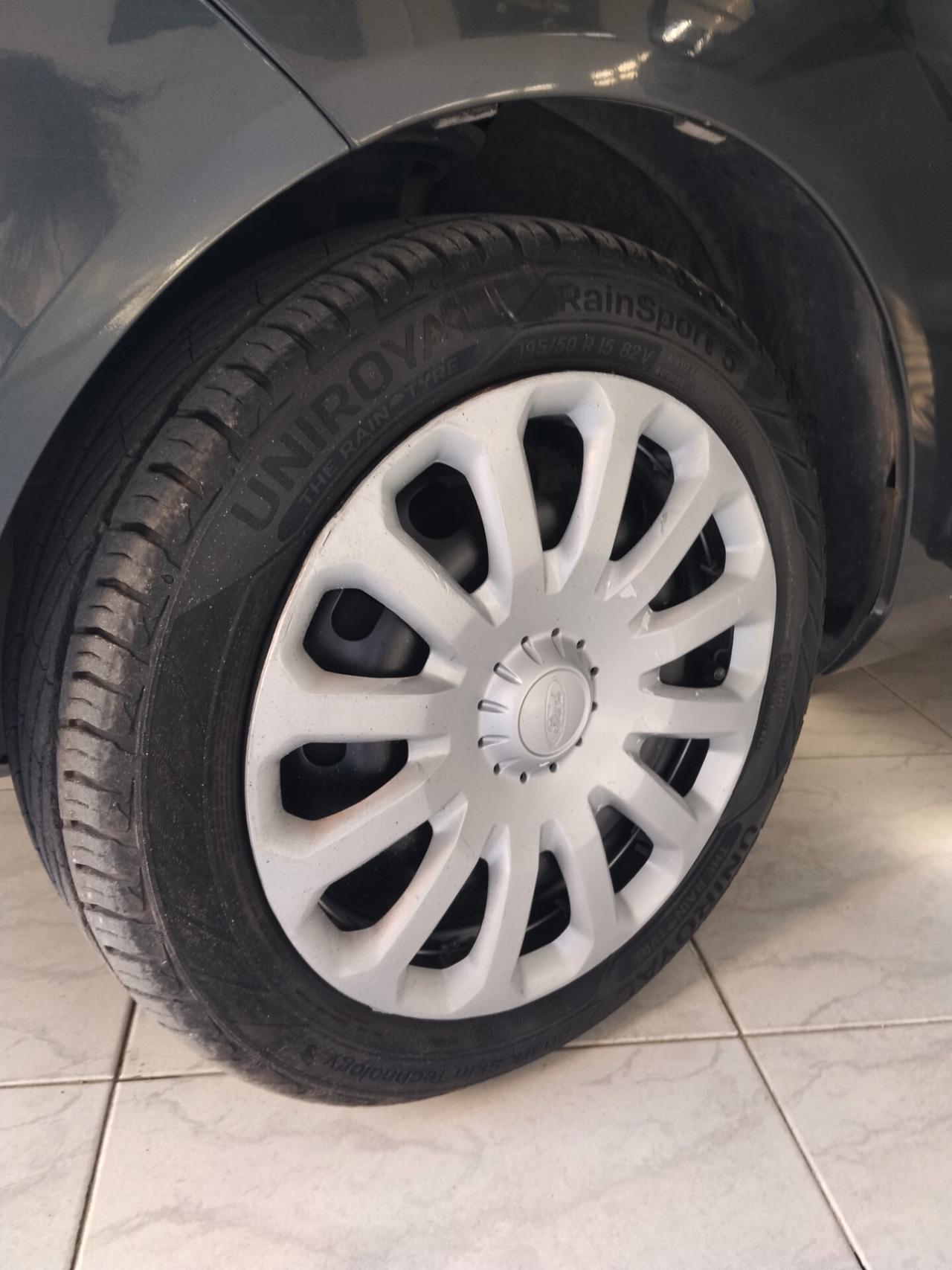 Ford Fiesta 1.4 diesel 2011 CON GARANZIA