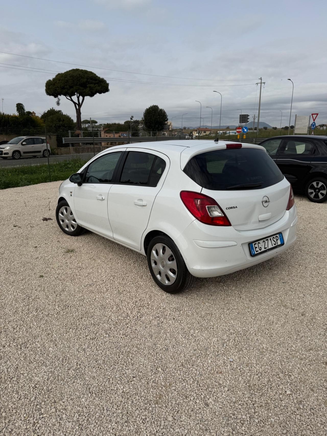 Opel Corsa 1.2 5 porte Club