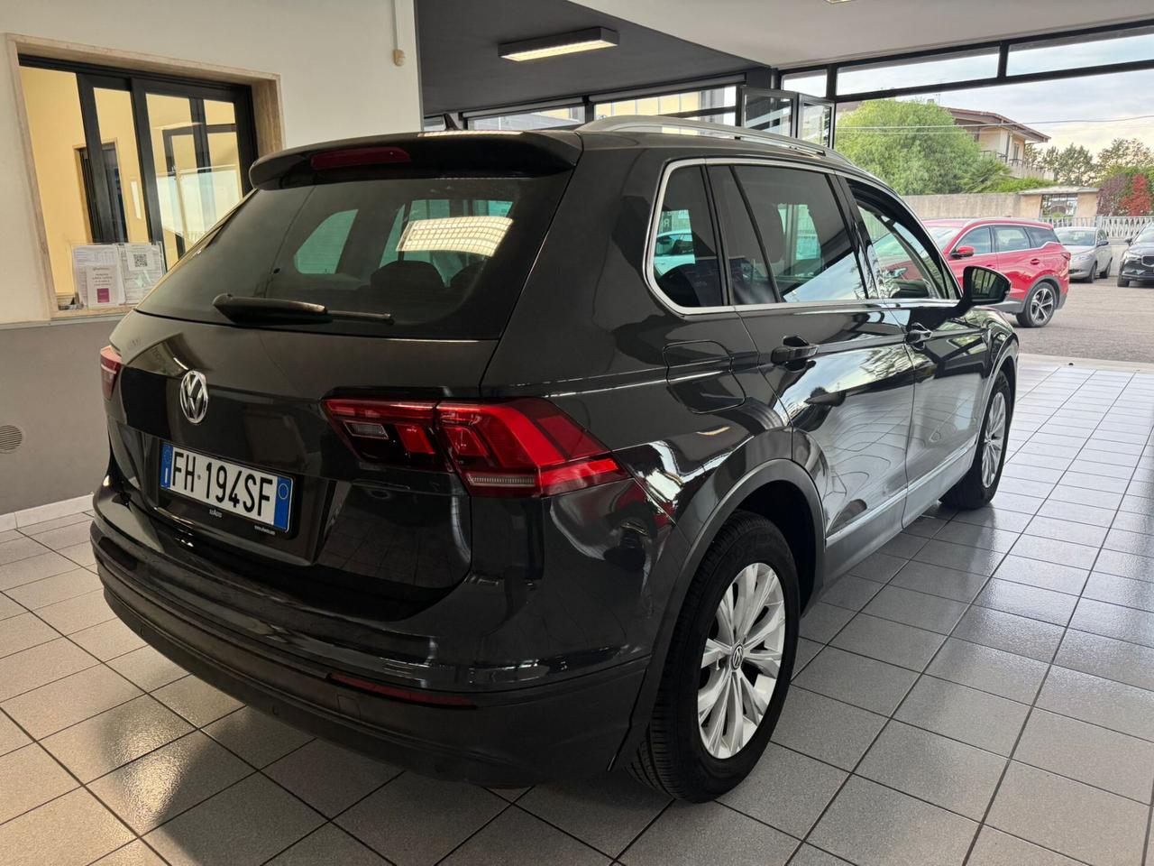 Volkswagen Tiguan 1.6 TDI Business AutoPark/Sensori/Navi
