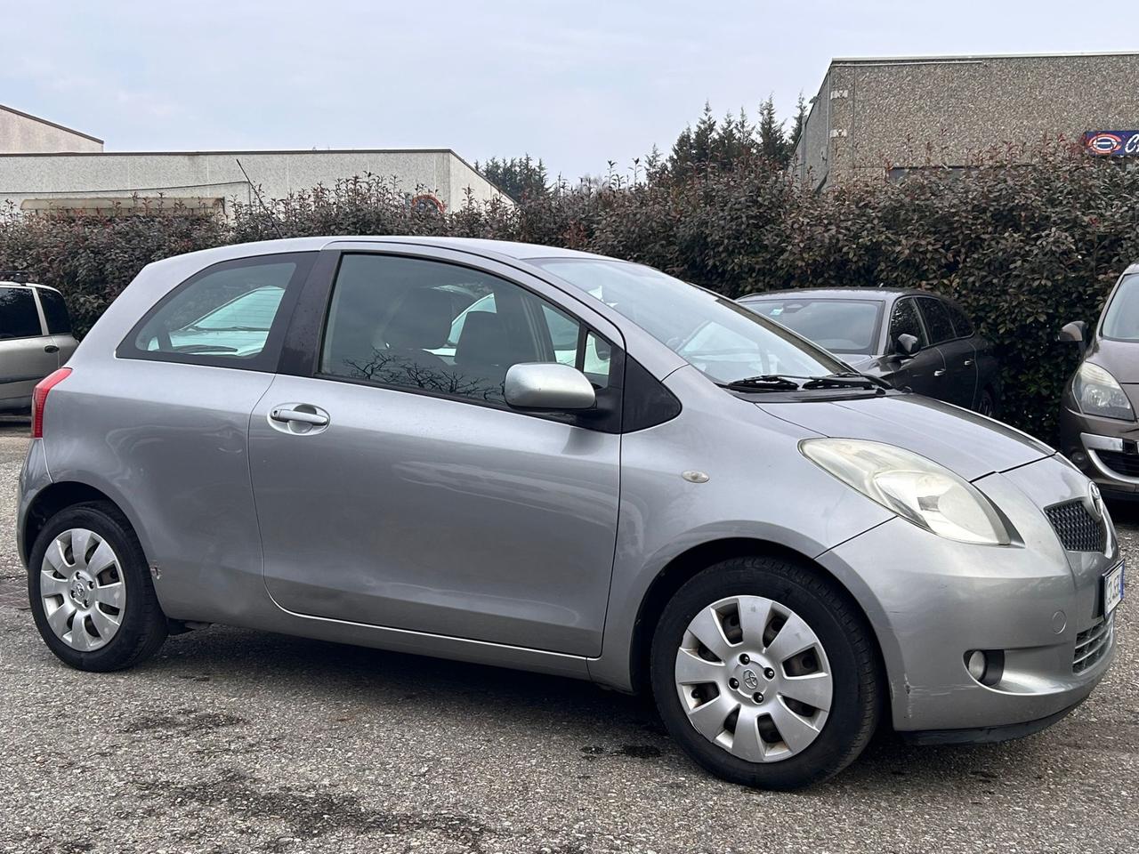 Toyota Yaris 1.3 3 porte*CAMBIO E FRIZIONE CAMBIATE DA POCO*