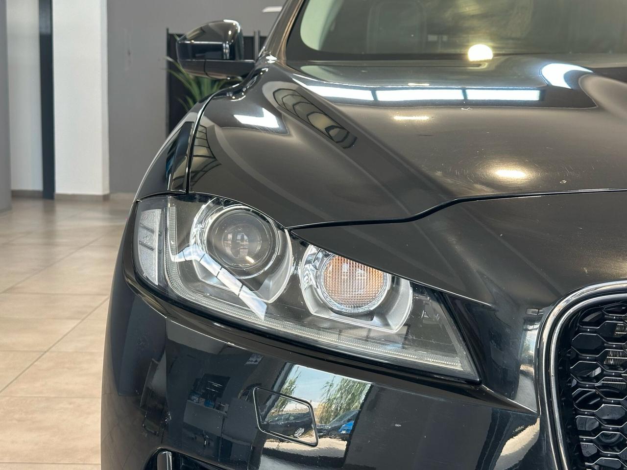 Jaguar F-Pace 2.0 D 180 CV AWD R-Sport
