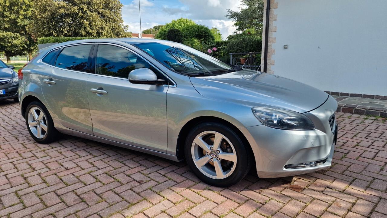 Volvo V40 D2 1.6 Summum