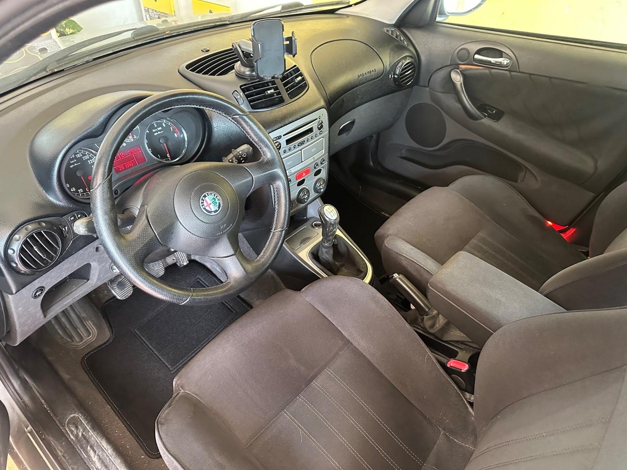 Alfa Romeo 147 1.6benz. +Gpl 5p. Distinctive