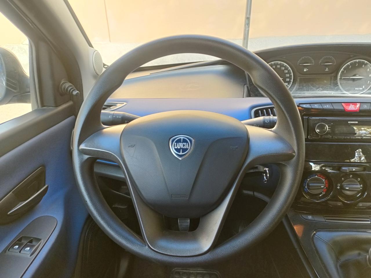 Lancia Ypsilon 1.2 69 CV 5 porte Silver