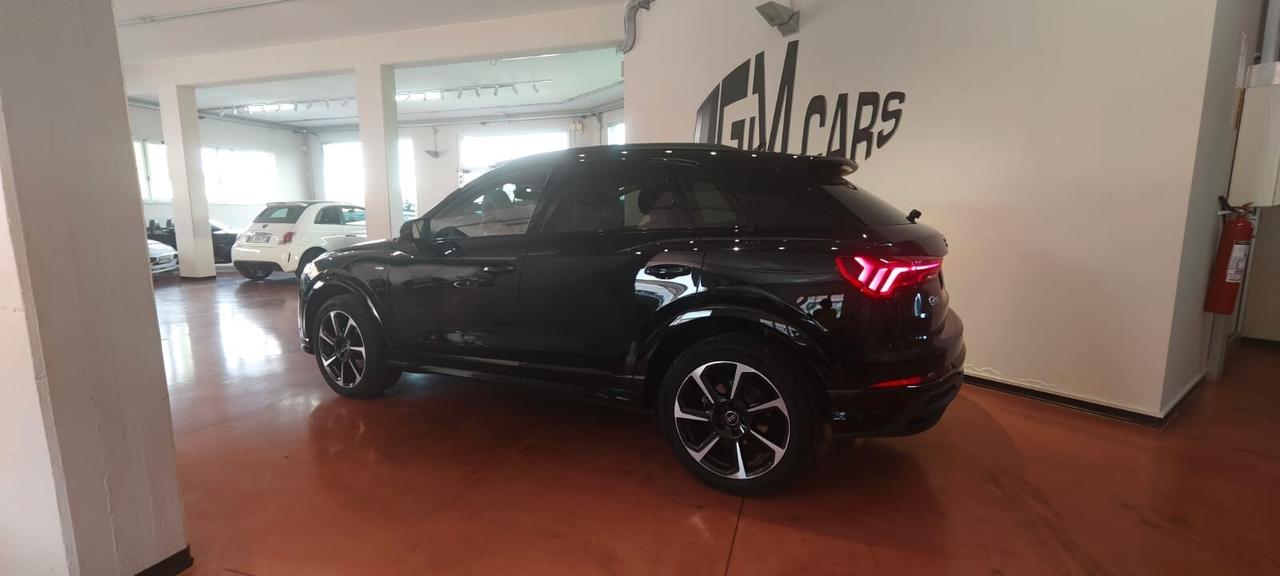Audi Q3 35 TDI S tronic Identity Black
