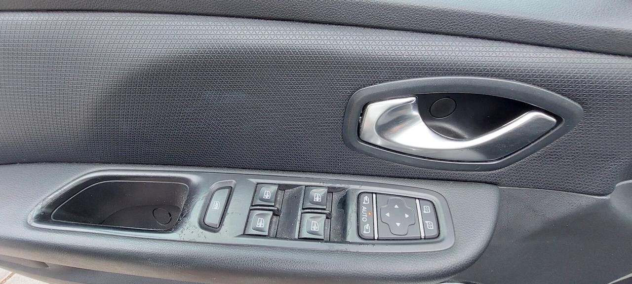 CLIO 1,5 DIESEL 90 CV DUEL NAVIGATORE LED CRUISE SENSORI X NEOPATENTATI IMPECCABILE