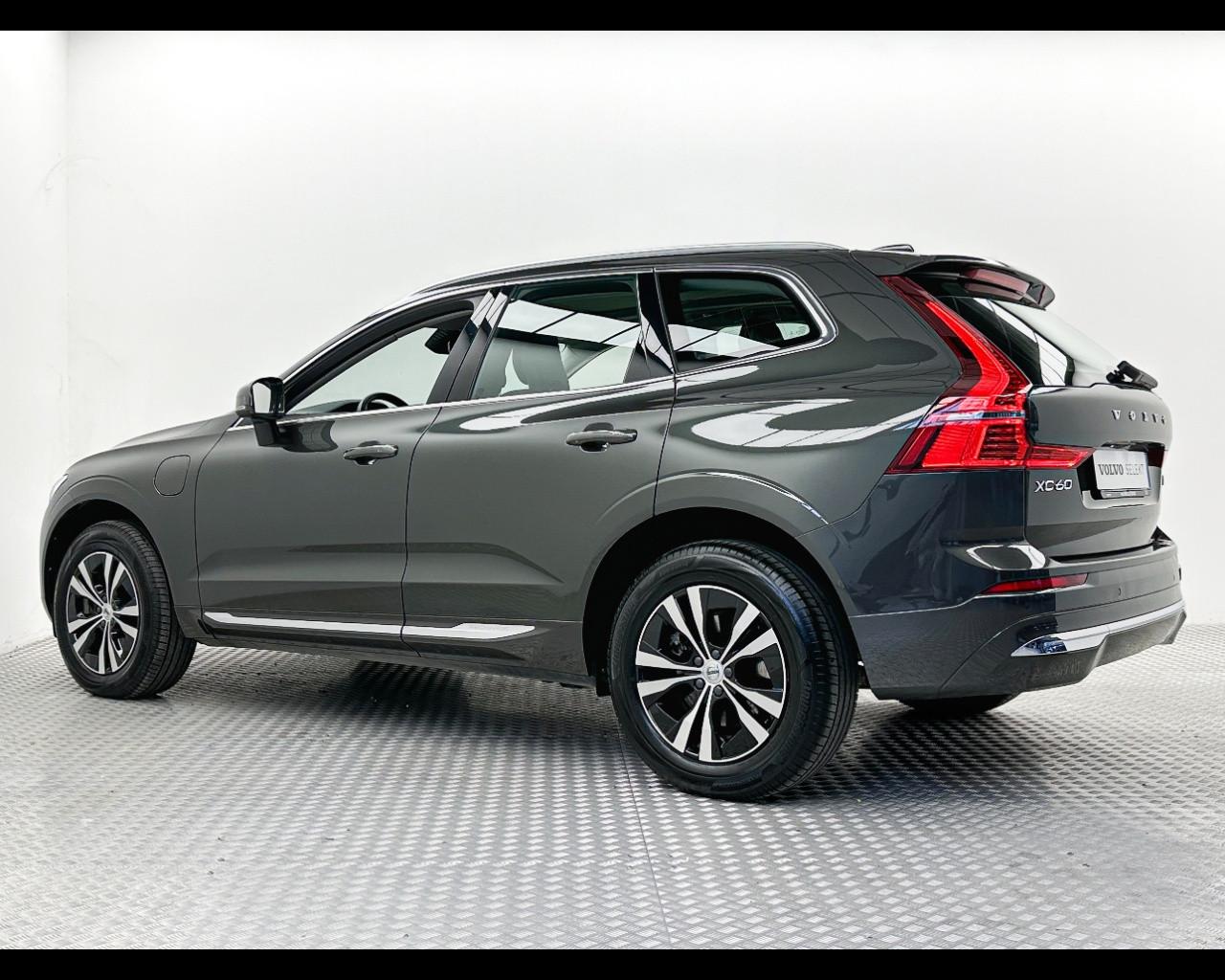 VOLVO XC60 (2017-->) - XC60 T6 Recharge Plug-in Hybrid AWD Inscription Expression