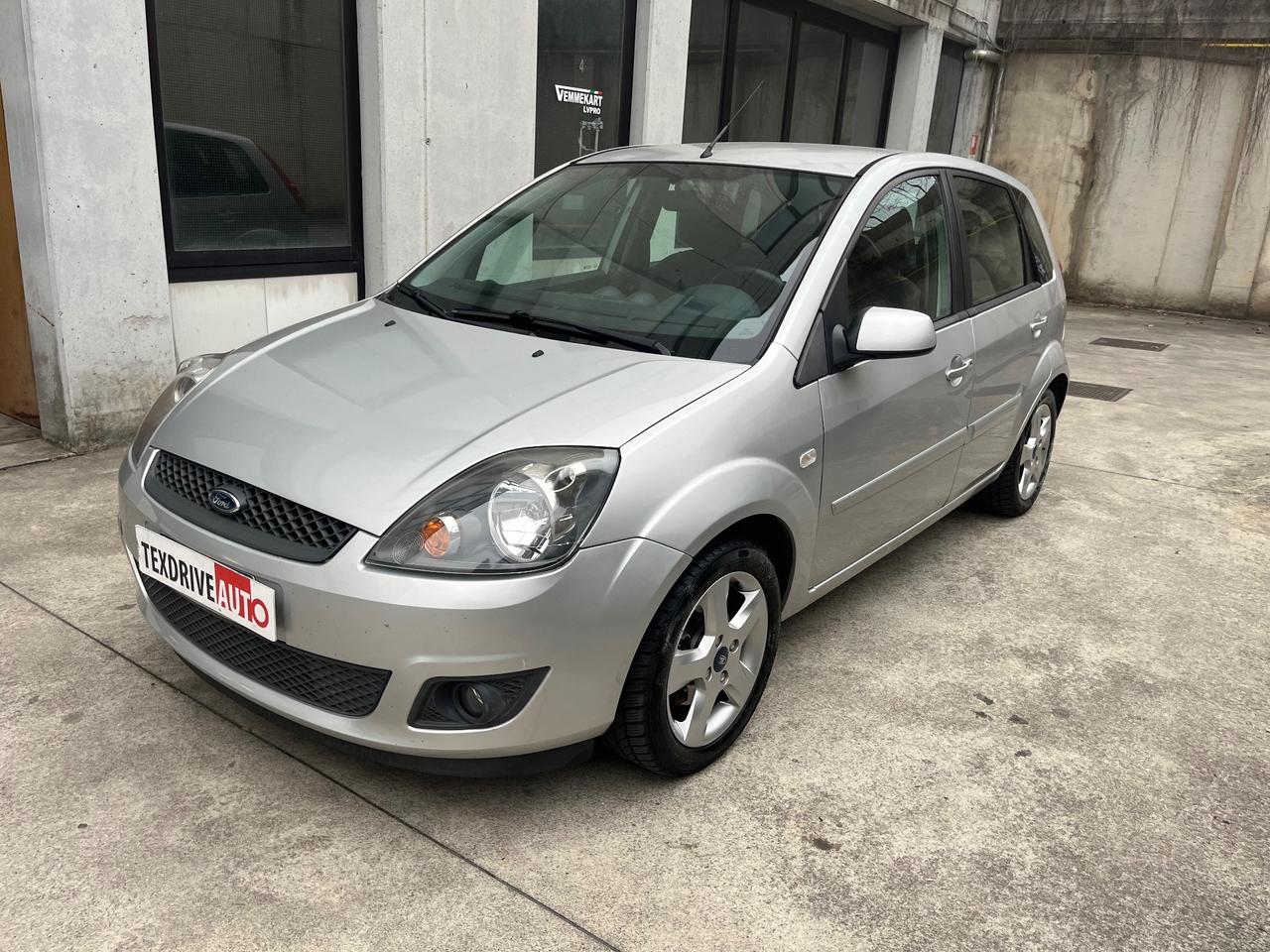 Ford Fiesta 1.4 16V 5p. Ghia