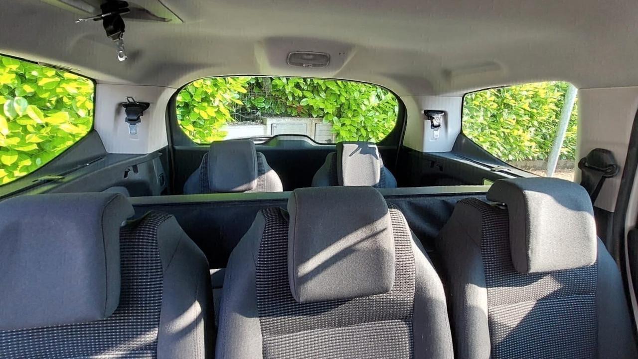 Peugeot 5008 1.6 Diesel 7 Posti Neopatentati