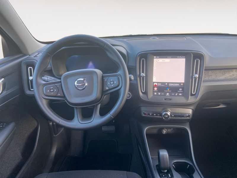 VOLVO XC40 2.0 b3 EssenTiaL AuTo