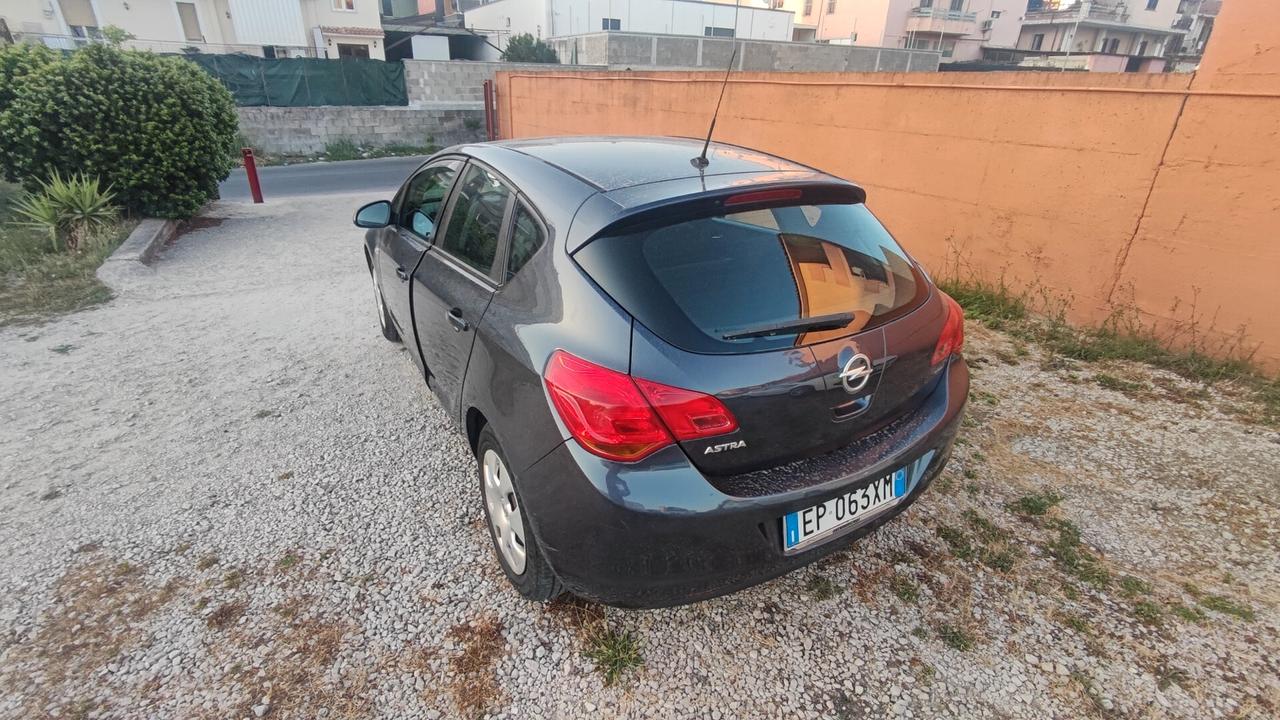 Opel Astra 1.4 100CV GPL 2013