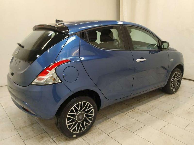 Lancia Ypsilon 1.0 firefly hybrid Platino s&s 70cv