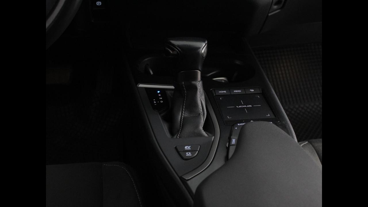 LEXUS UX 2019 - UX 250h 2.0 Business 2wd cvt