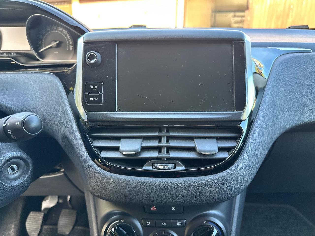 Peugeot 208 Allure 1.4 95 VTI #6873