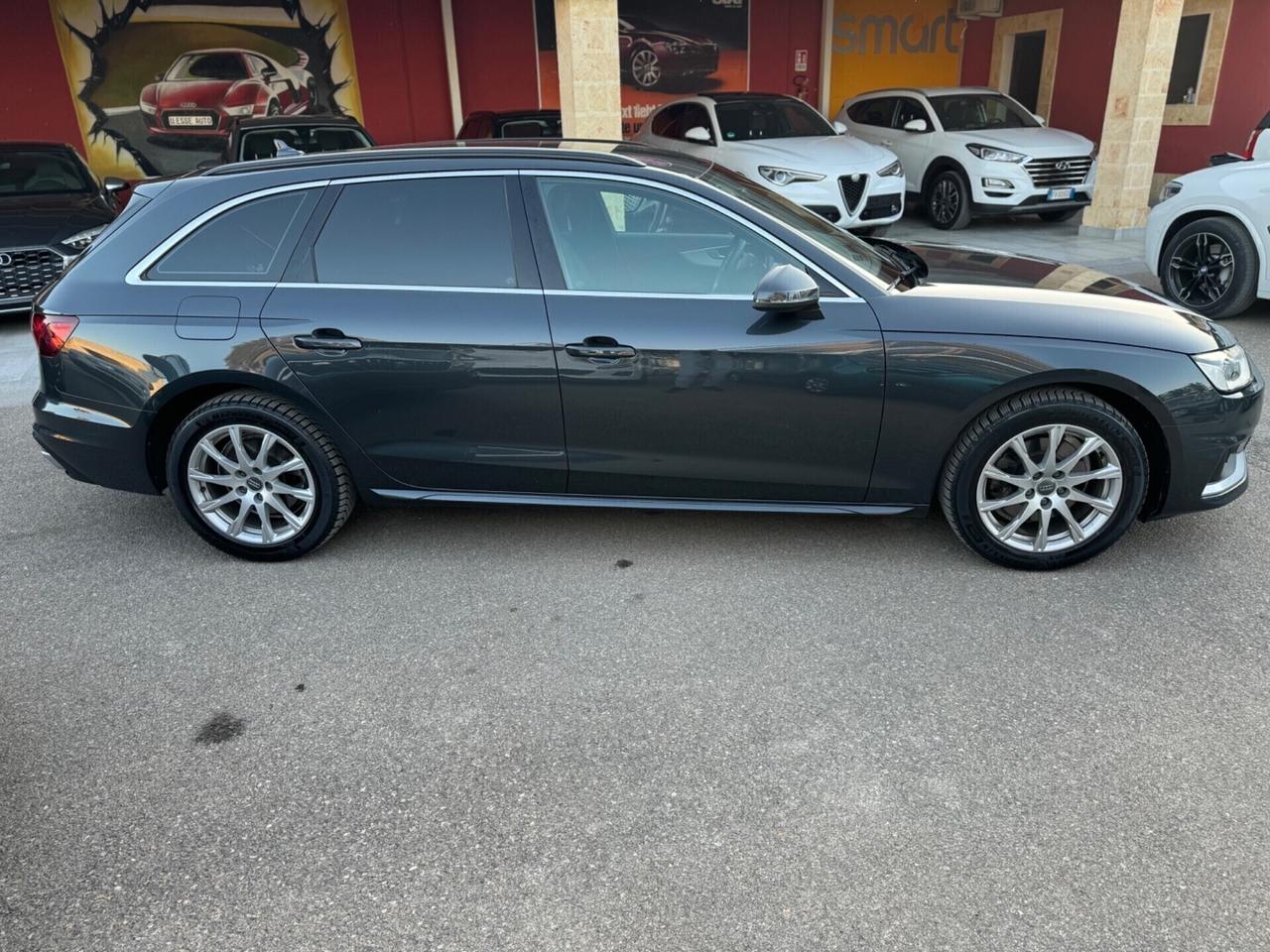 Audi A4 Avant 35 TDI/163 CV S tronic cockpit