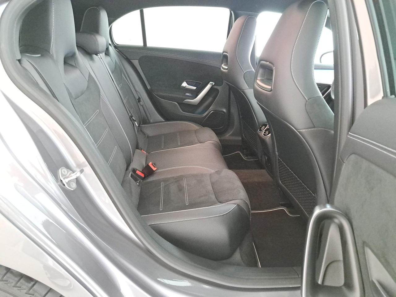 Mercedes-Benz Classe A 180 d premium night edition auto