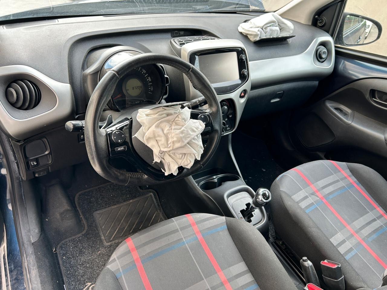 Peugeot 108 1.0 Benz. Aut. 68CV - 2016 Incidentata