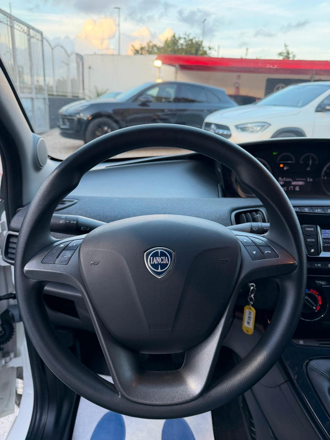 Lancia Ypsilon 1.2 69 CV 5 porte S&S Platinum