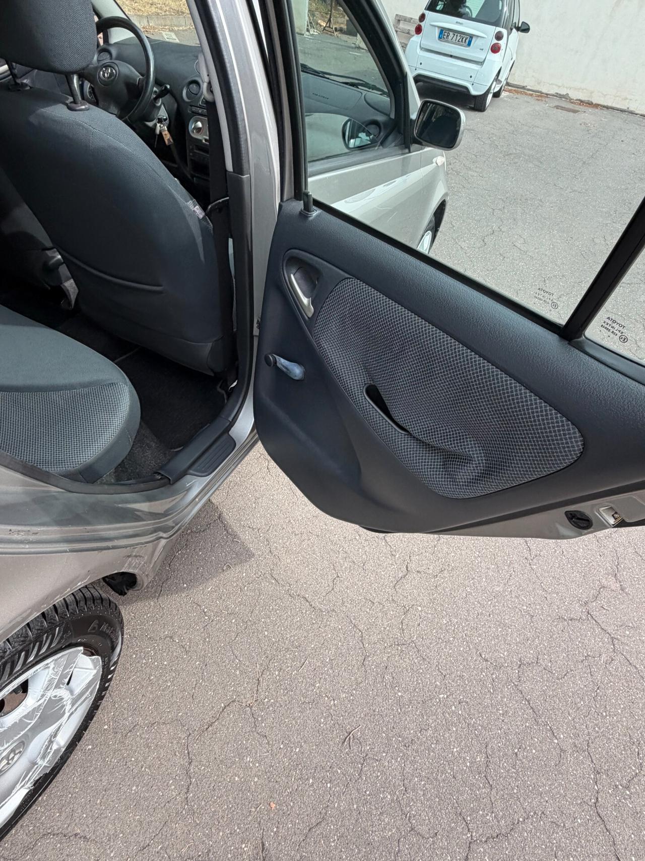 Toyota Yaris 1.0i 16V cat 5 porte Expo