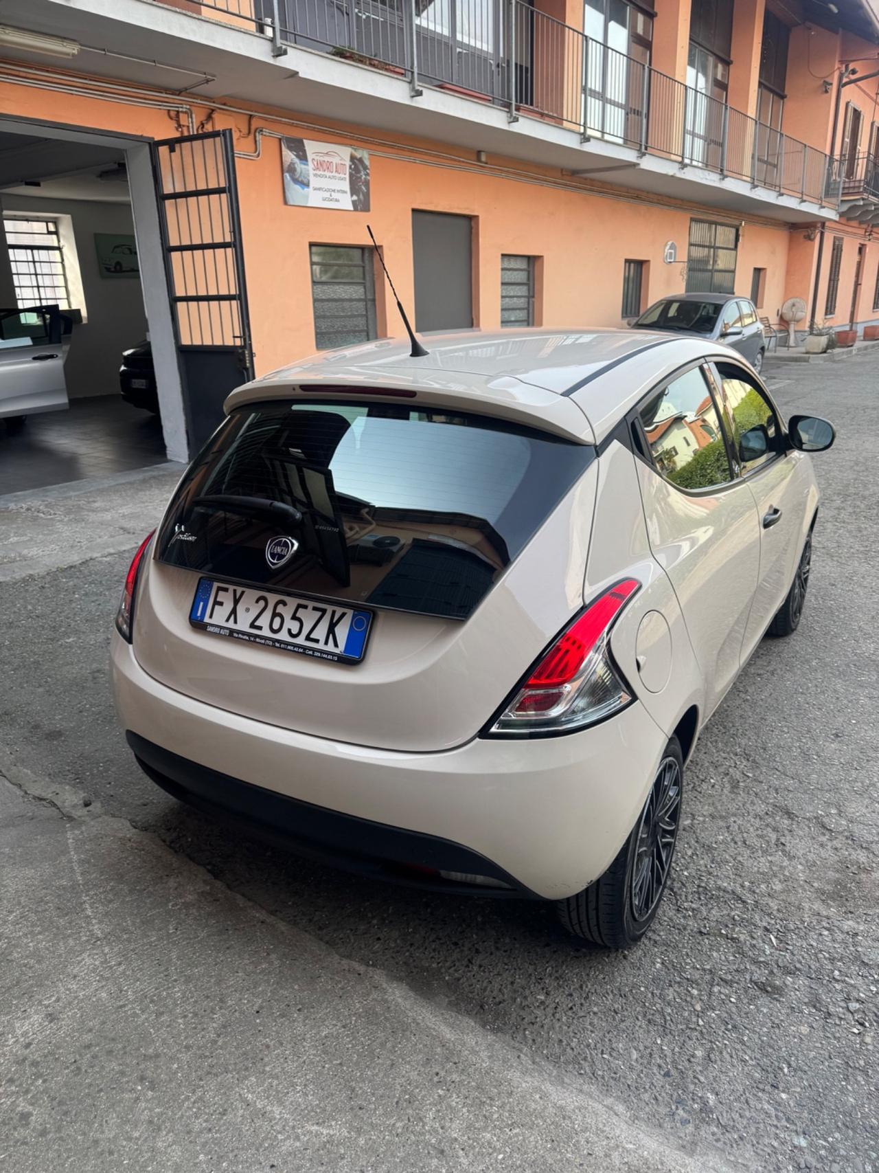 Lancia Ypsilon 1.2 69 CV 5 porte Gold