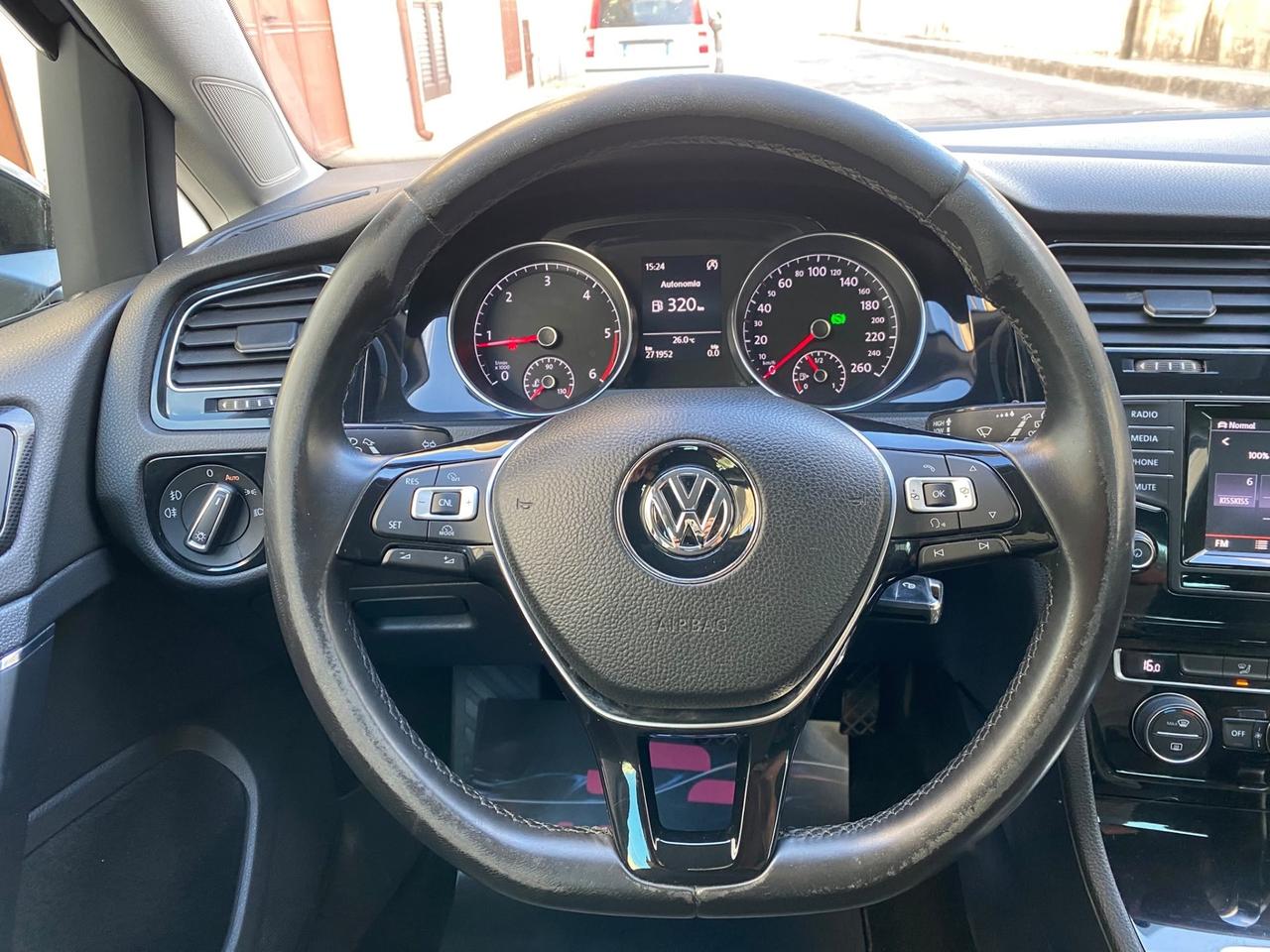 VOLKSWAGEN GOLF 7 COMFORTLINE 1.6 TDI DSG 2013