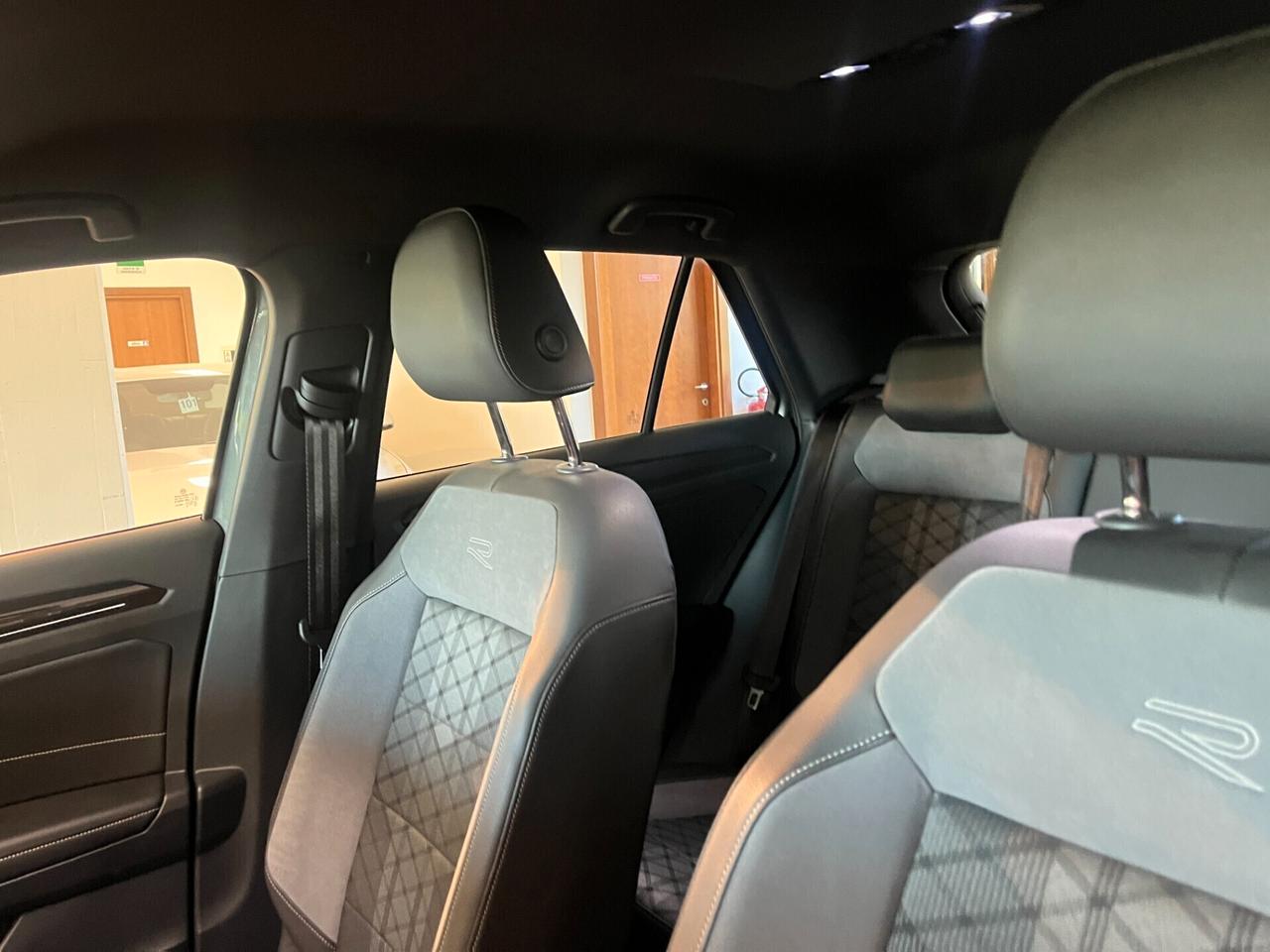 Volkswagen T-Roc 1.0 TSI R-Line +TECH PACK