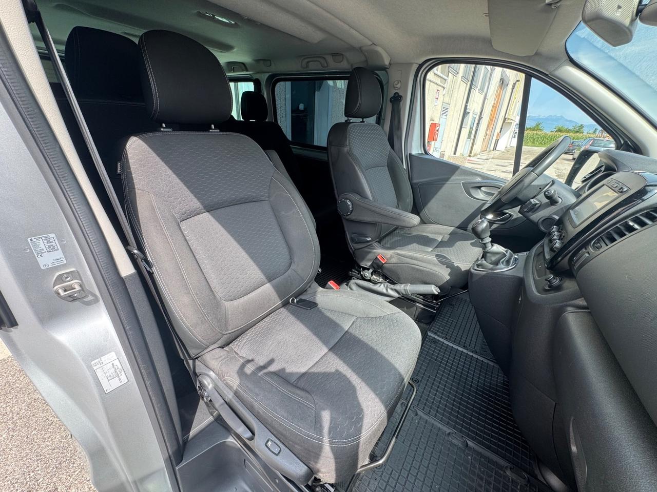 Opel Vivaro 8 posti