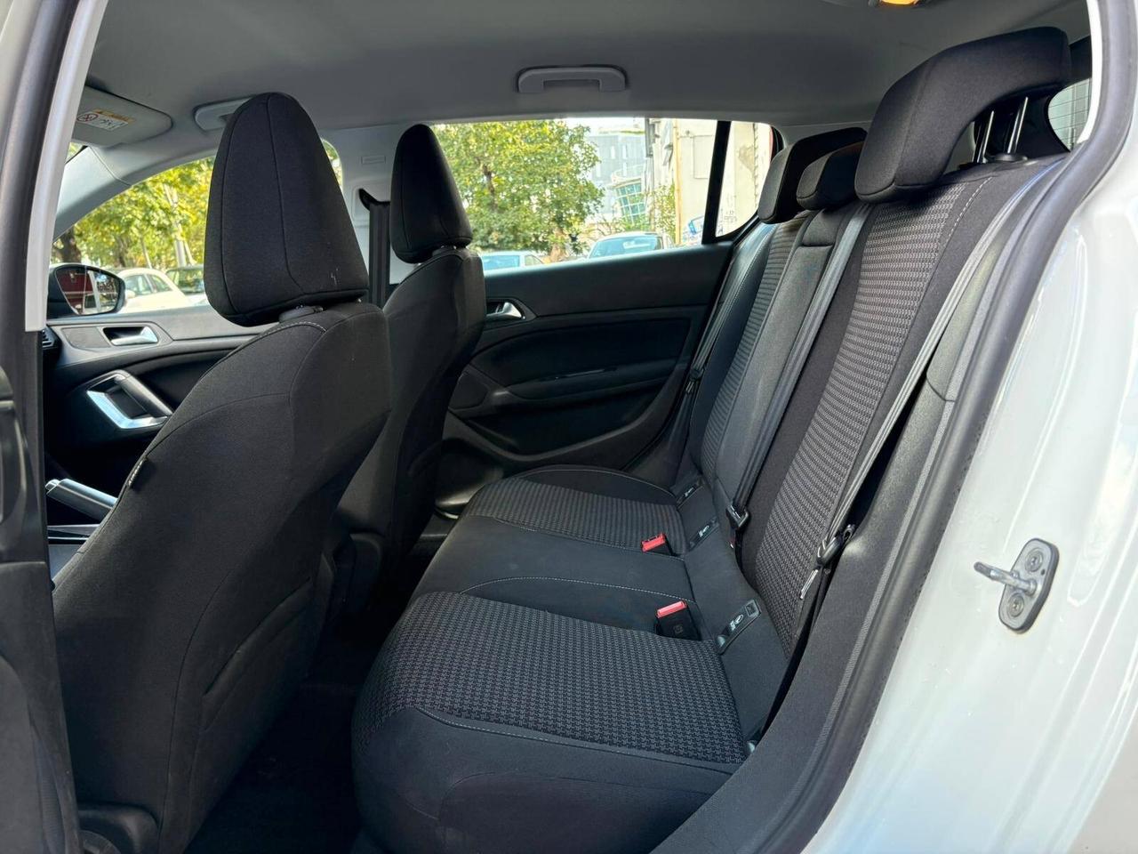 Peugeot 308 1.5 Business 100cv - 2019