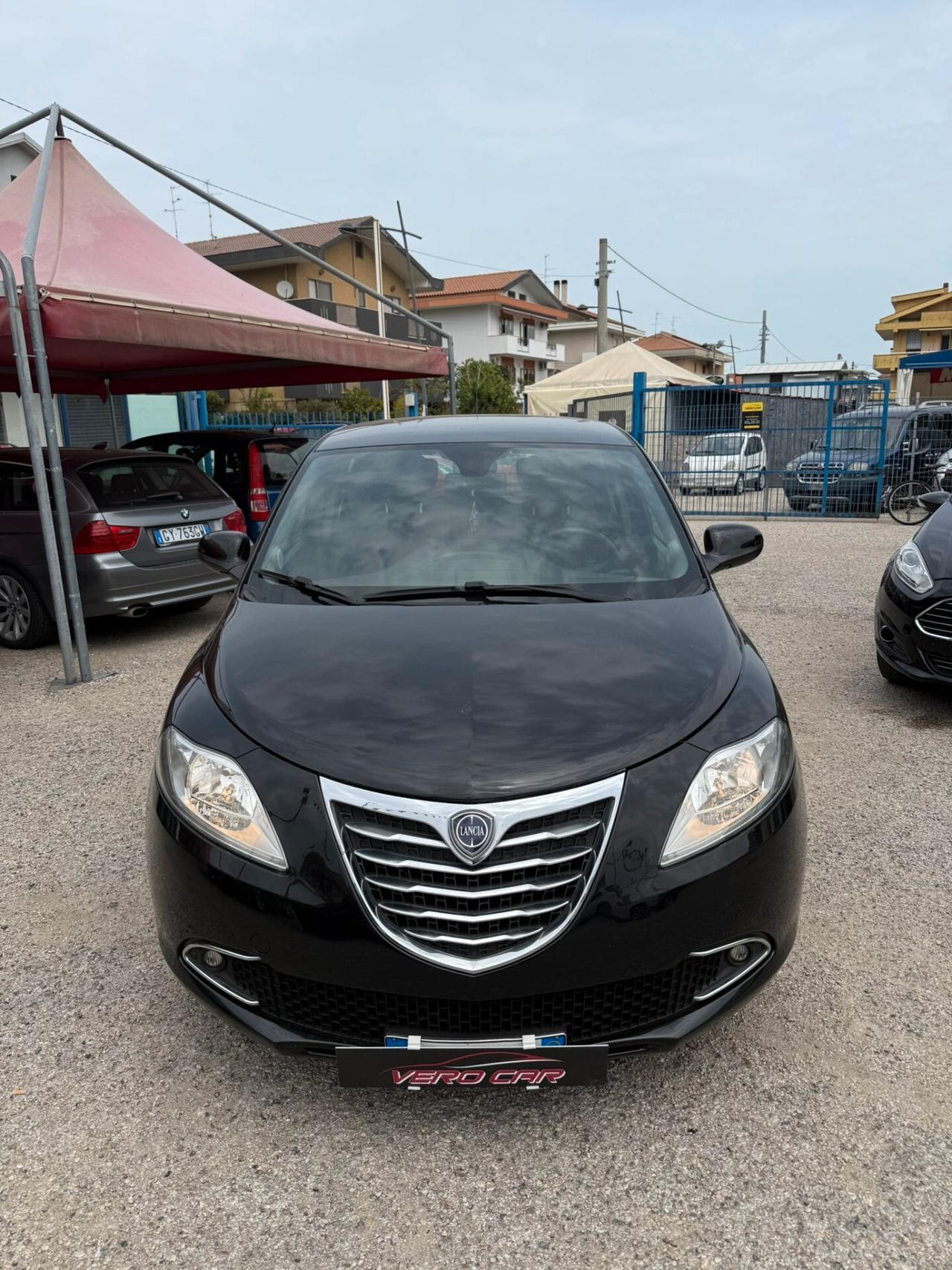 Lancia Ypsilon 1.2 69 CV 5 porte GPL Ecochic Silver