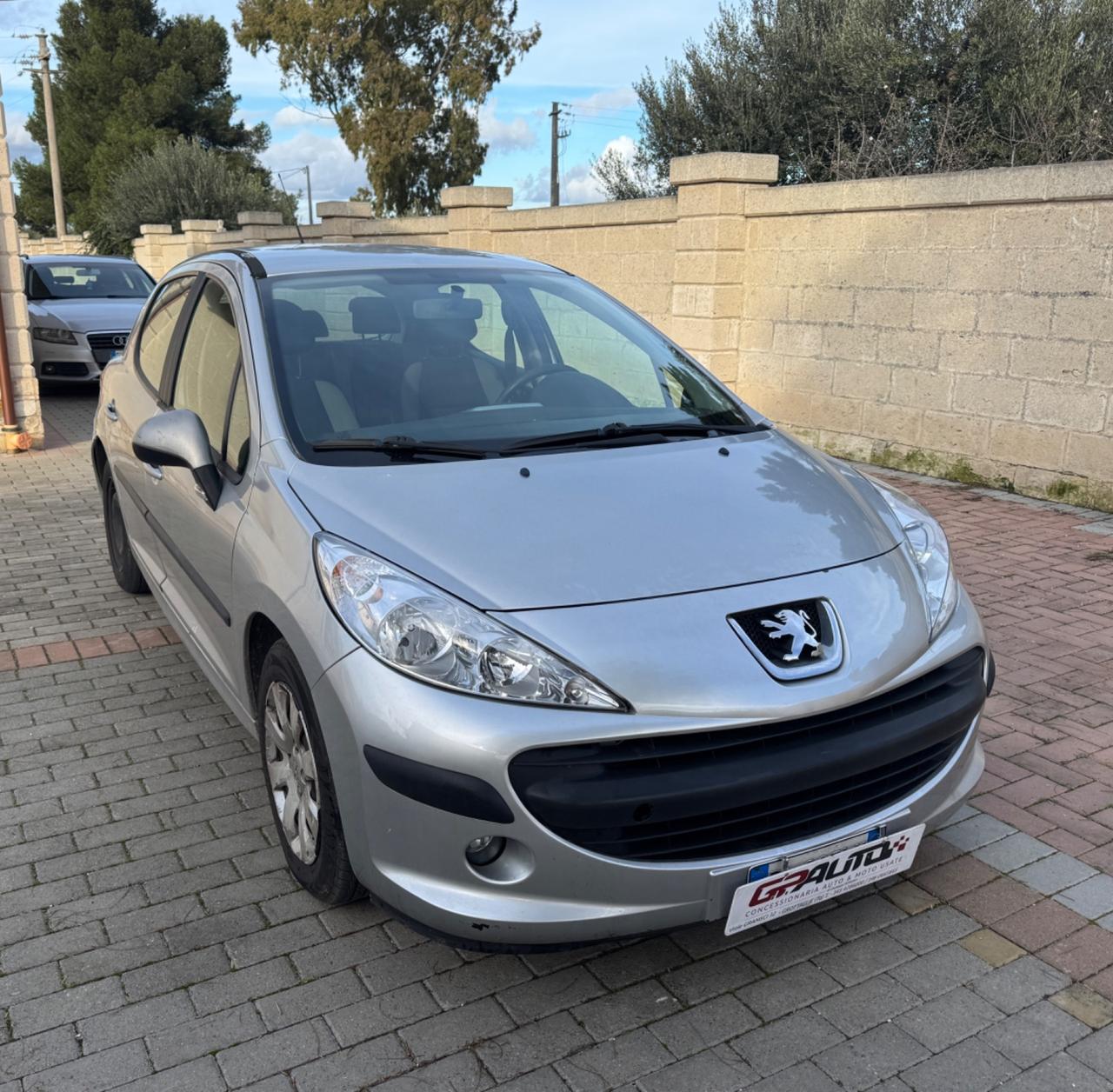 Peugeot 207 1.4 HDi 70CV NEOPATENTATI