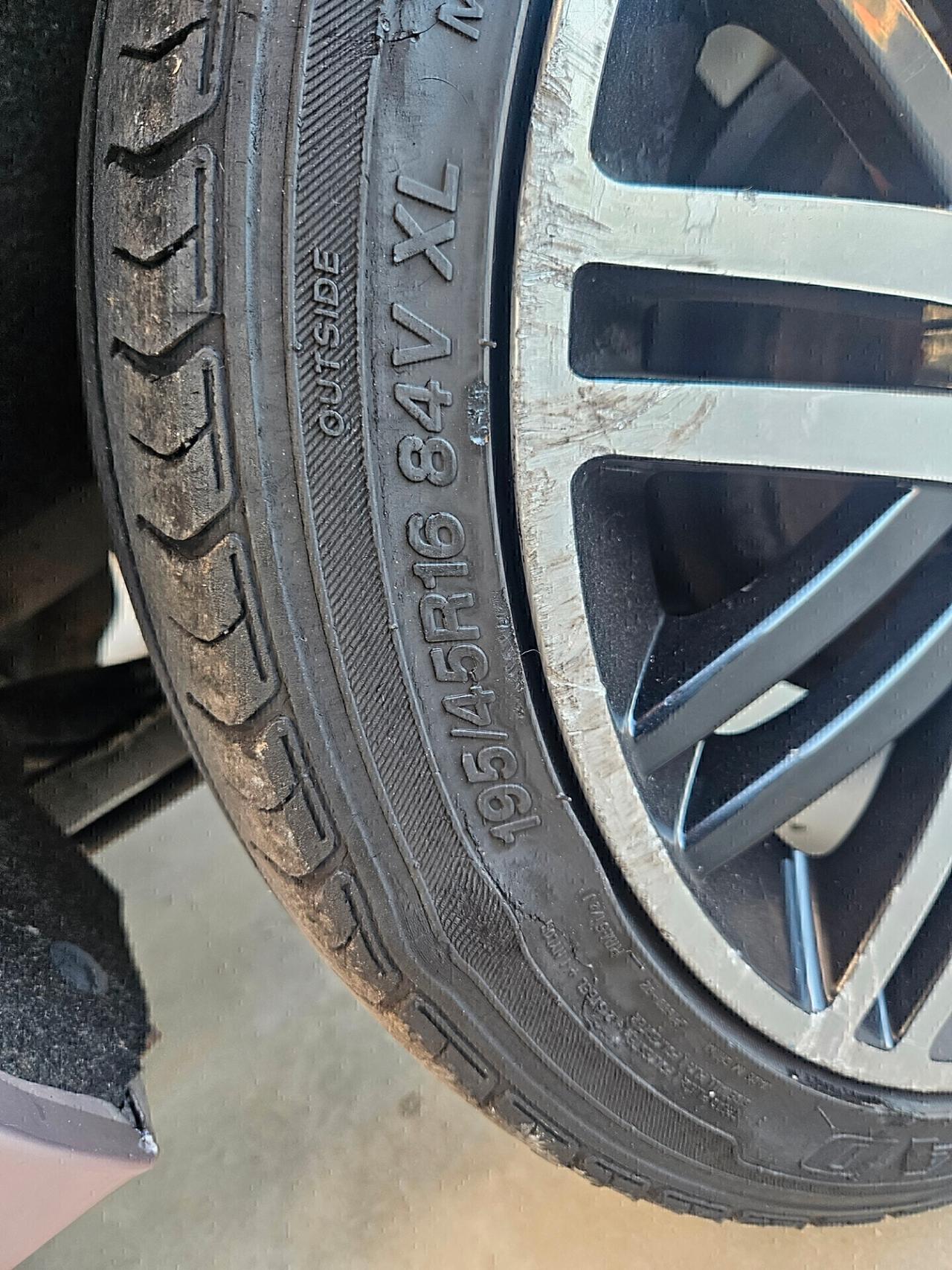 Lancia Ypsilon 1.3 MJT 75 CV Elle