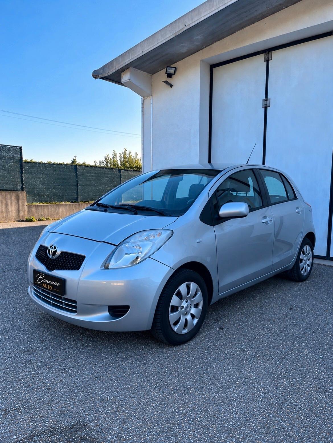 Toyota Yaris 1.0 5 porte Sol