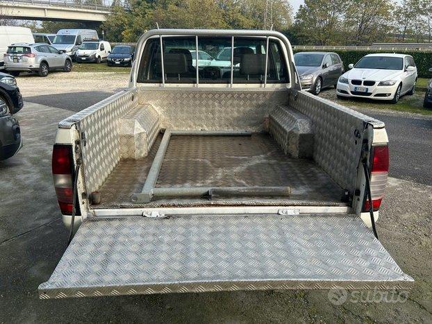 NISSAN Navara 2.5 D 4p. Double Cab Efficient