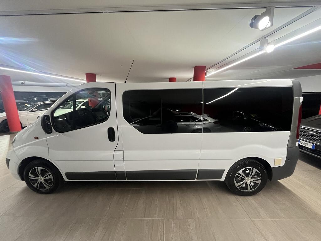 Opel Vivaro 2.5 CDTI Camping Letto Cucina Gancio