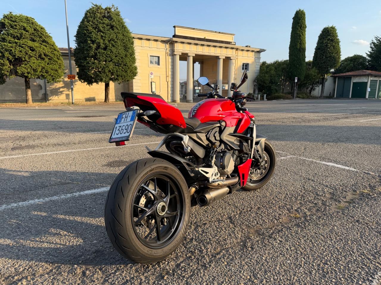 Ducati Streetfighter V2 unipro tagliandata