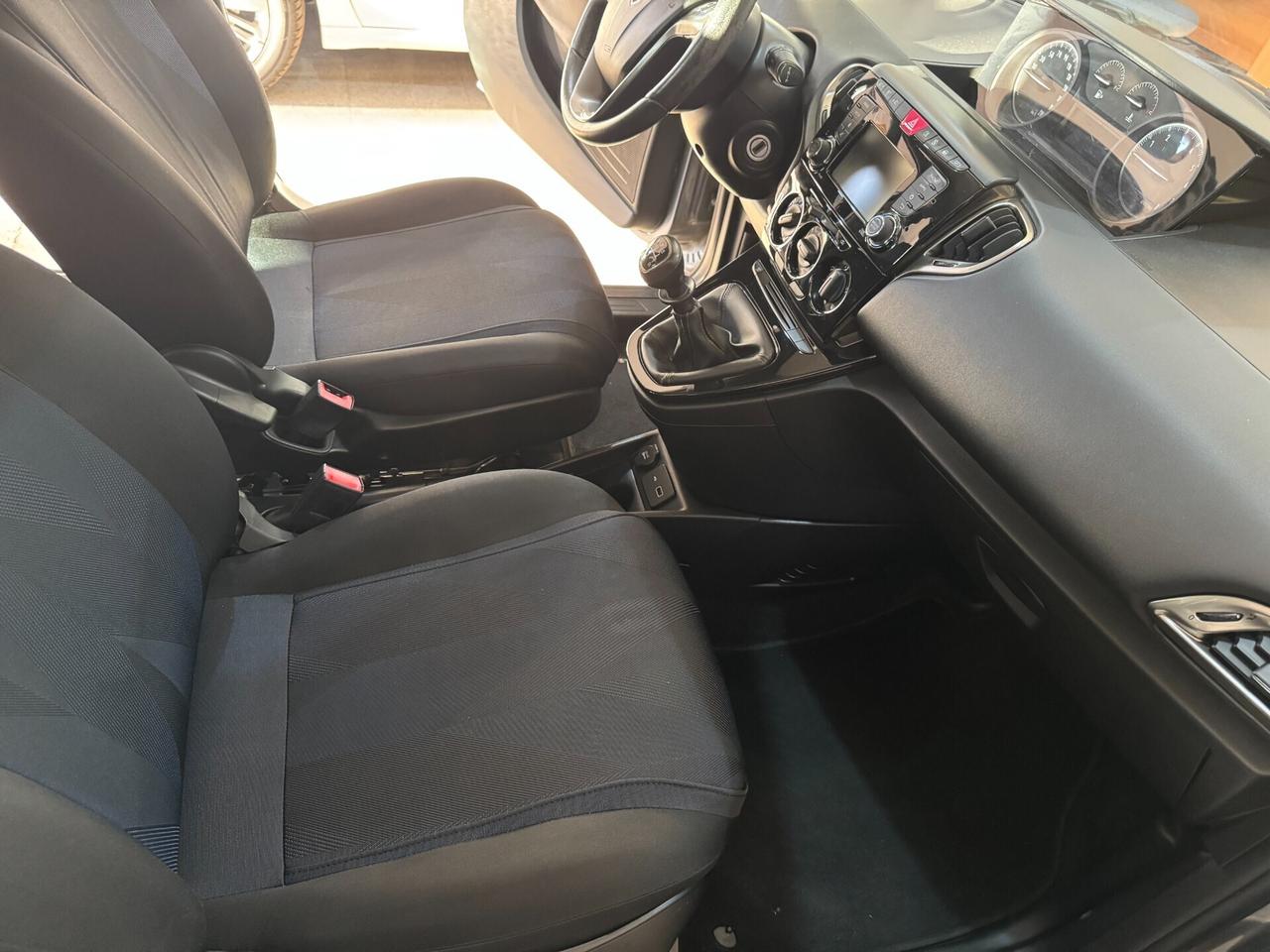 Lancia NEW Ypsilon 1.2 69 CV 5 porte Gold