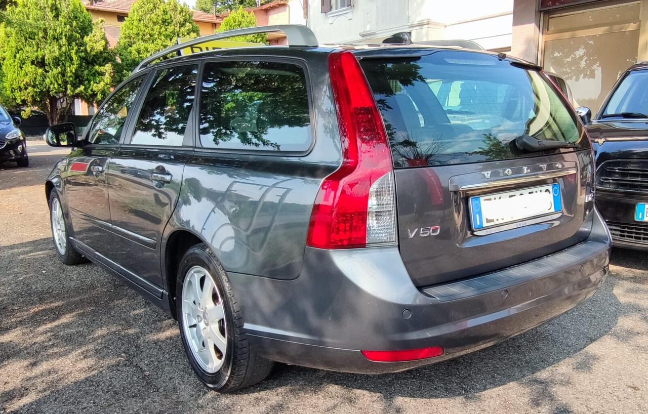 Volvo V50 D2 R-design