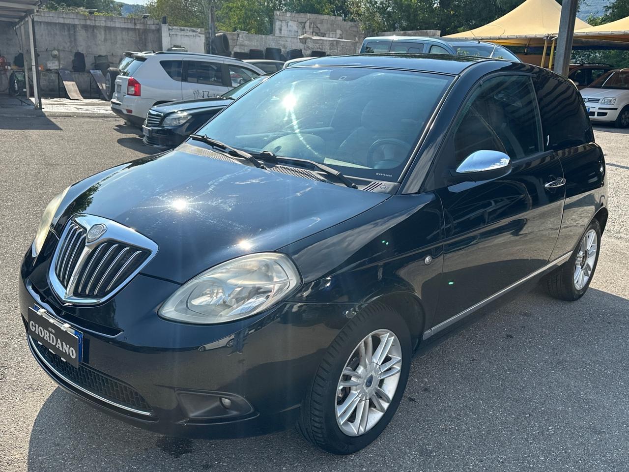 Lancia Ypsilon 1.3 MJT 90 CV Oro