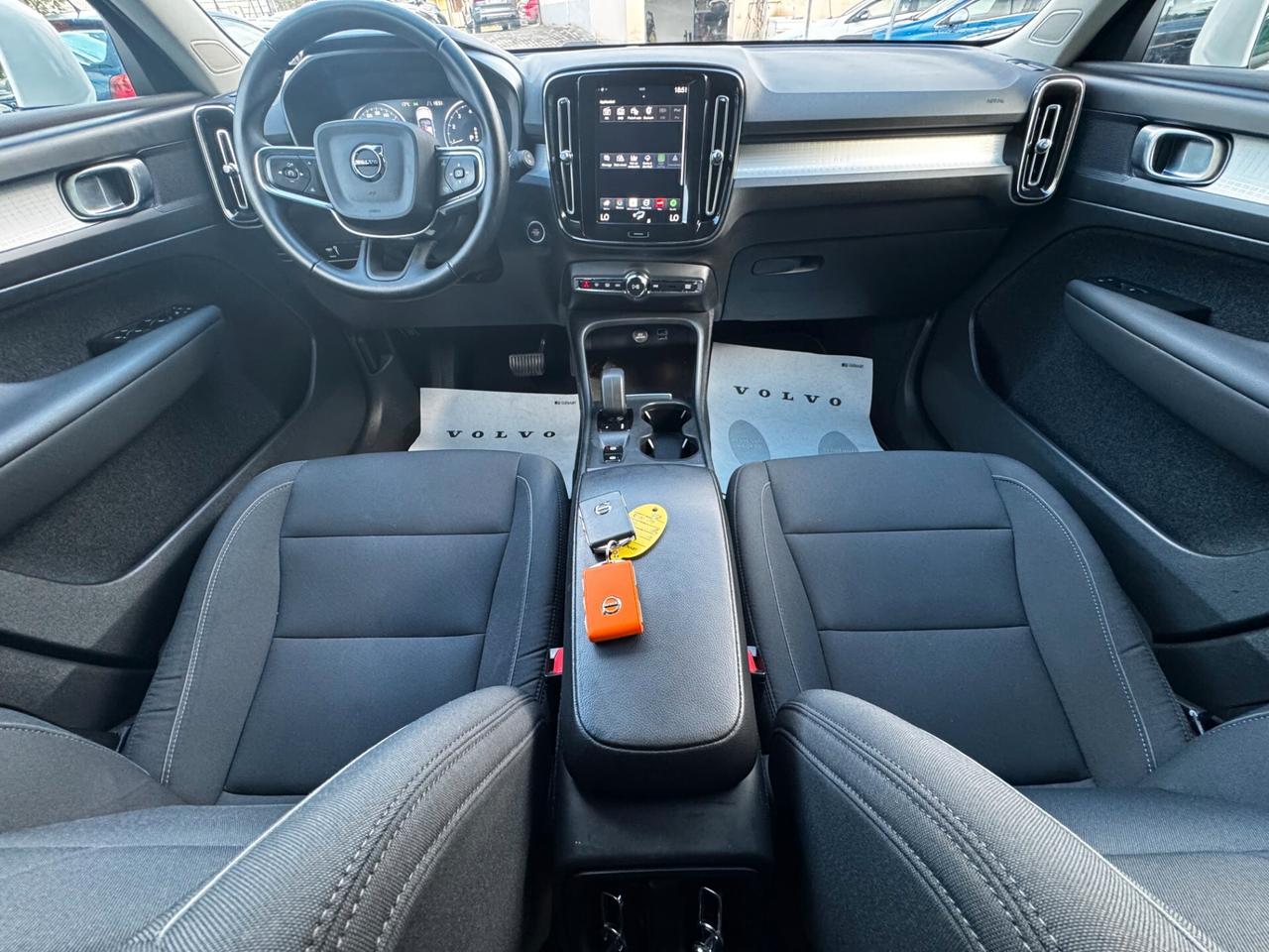 Volvo XC40 T2 automatico MOMENTUM PRO 1.5 BENZINA