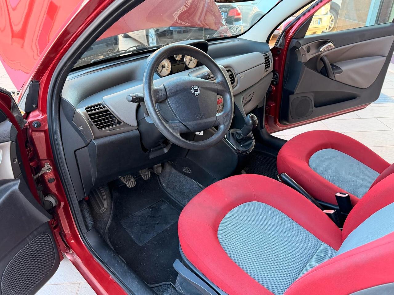 Lancia Ypsilon 1.3 MJT 75 CV Platino